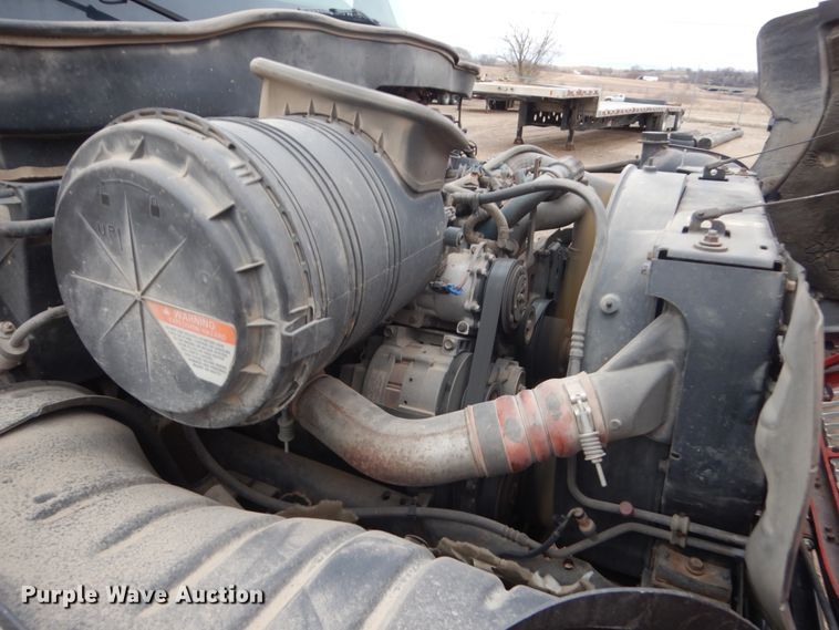 image for item HE9549 2007 International 4300  crane truck