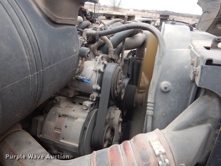 image for item HE9549 2007 International 4300  crane truck