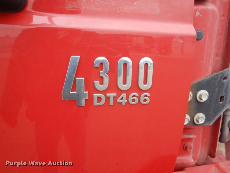 image for item HE9549 2007 International 4300  crane truck