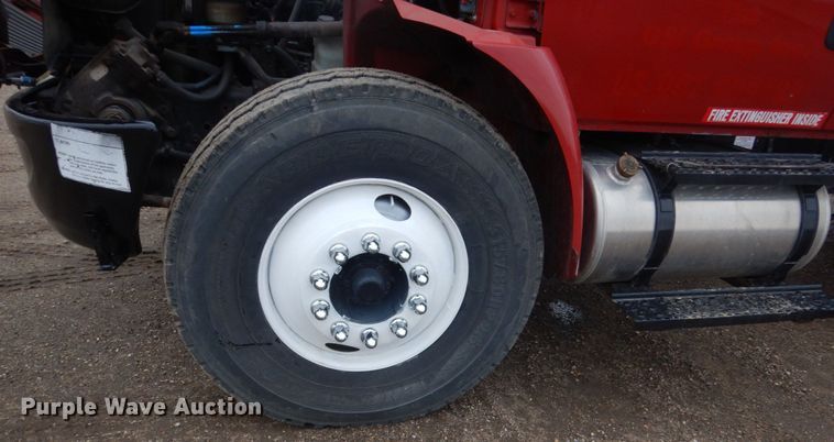 image for item HE9549 2007 International 4300  crane truck