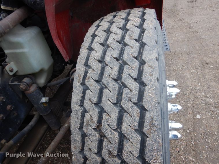 image for item HE9549 2007 International 4300  crane truck