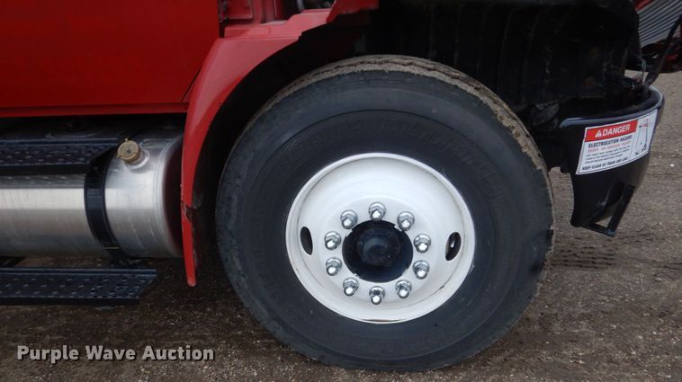 image for item HE9549 2007 International 4300  crane truck