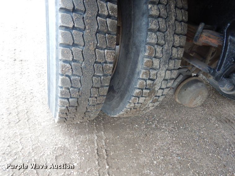 image for item HE9549 2007 International 4300  crane truck