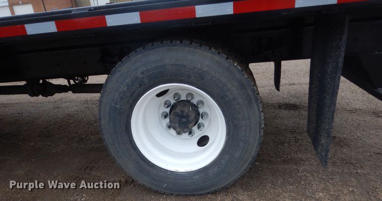 image for item HE9549 2007 International 4300  crane truck