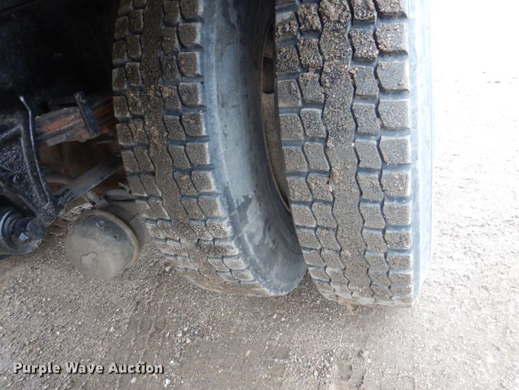 image for item HE9549 2007 International 4300  crane truck