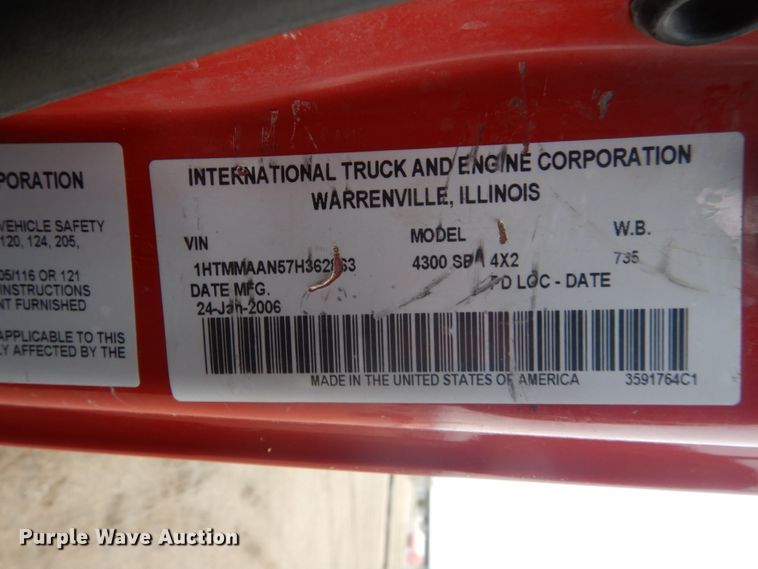 image for item HE9549 2007 International 4300  crane truck