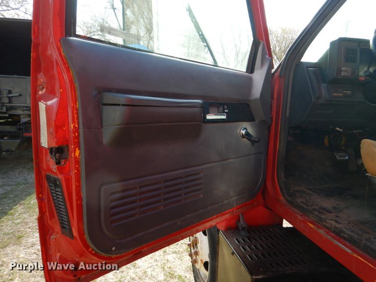 image for item HE9636 1995 GMC TopKick  chipper truck