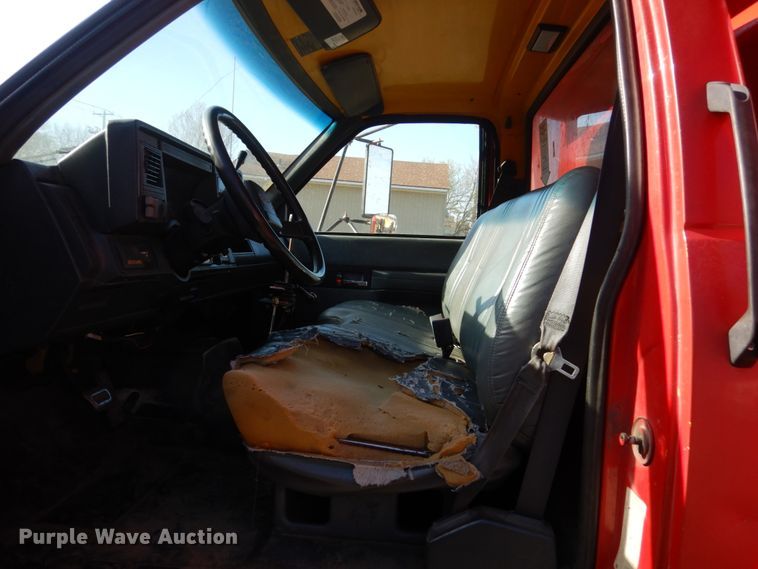 image for item HE9636 1995 GMC TopKick  chipper truck