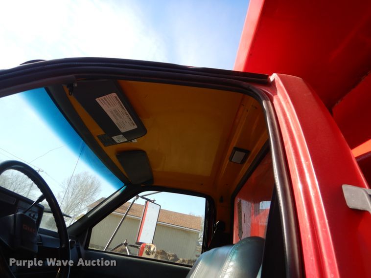 image for item HE9636 1995 GMC TopKick  chipper truck