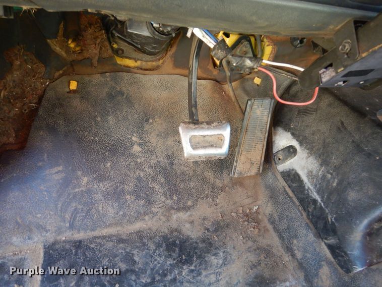 image for item HE9636 1995 GMC TopKick  chipper truck