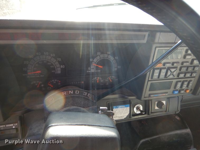 image for item HE9636 1995 GMC TopKick  chipper truck