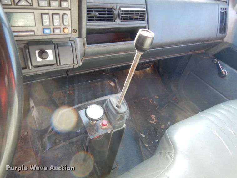 image for item HE9636 1995 GMC TopKick  chipper truck