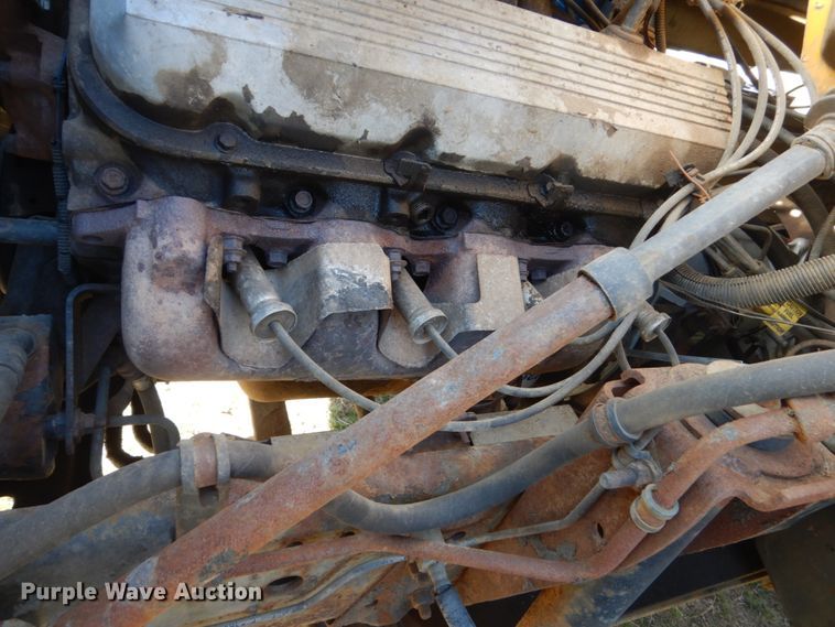 image for item HE9636 1995 GMC TopKick  chipper truck