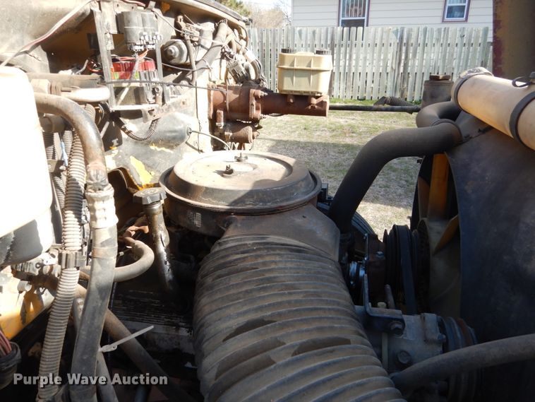 image for item HE9636 1995 GMC TopKick  chipper truck