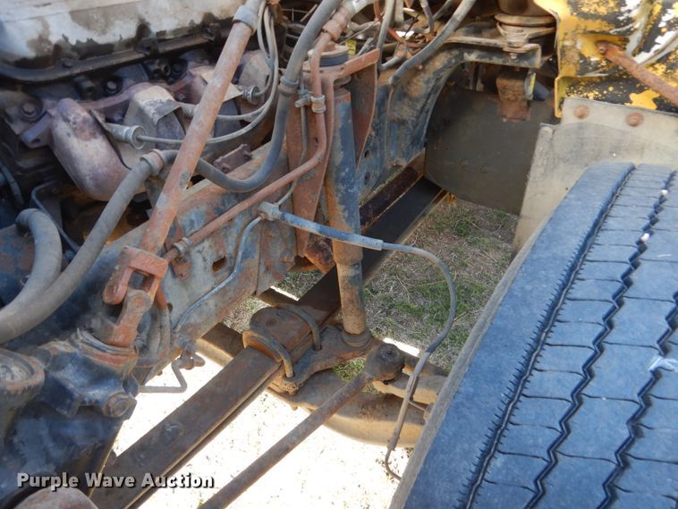 image for item HE9636 1995 GMC TopKick  chipper truck