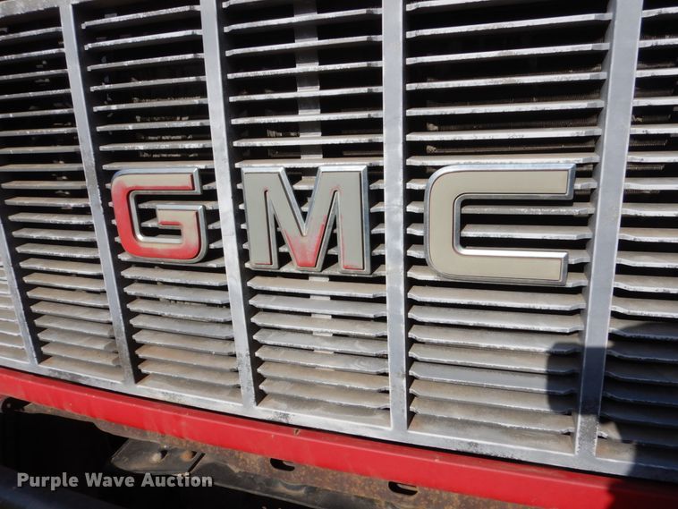 image for item HE9636 1995 GMC TopKick  chipper truck