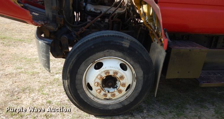 image for item HE9636 1995 GMC TopKick  chipper truck