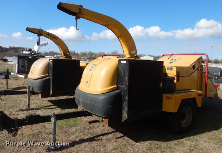image for item HE9637 Vermeer BC1400  wood chipper