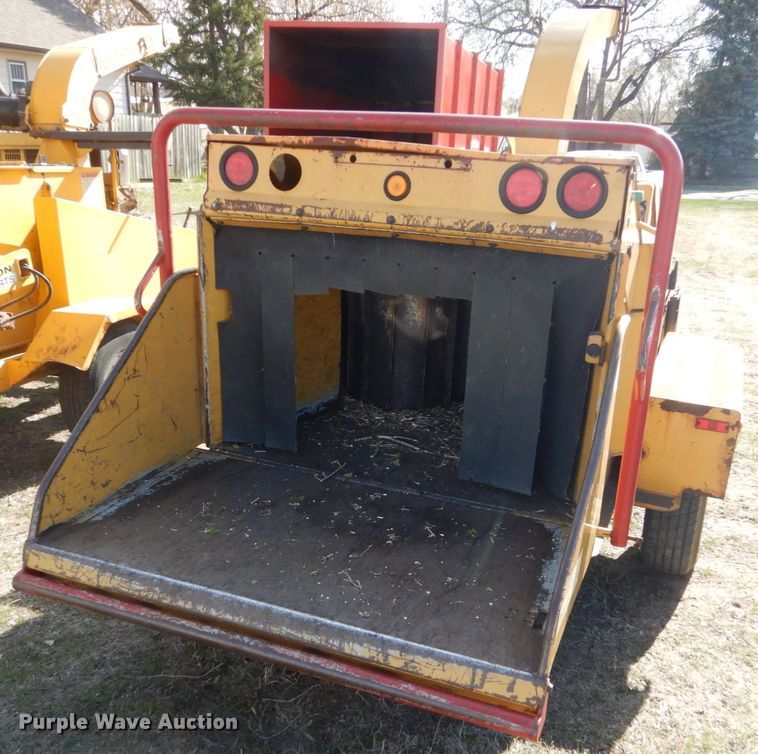 image for item HE9637 Vermeer BC1400  wood chipper