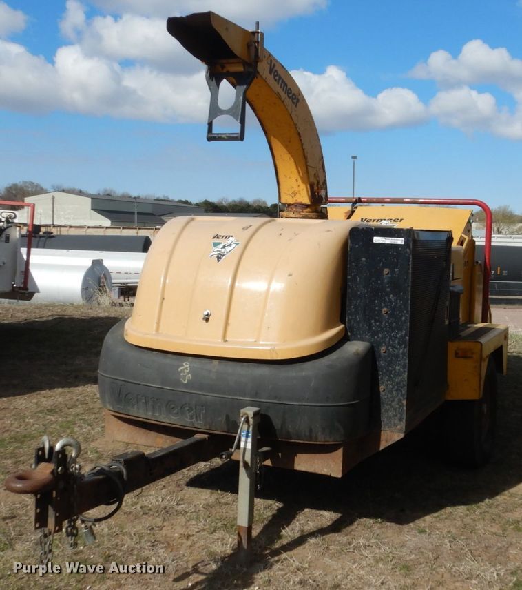 image for item HE9641 Vermeer BC1400XL  wood chipper