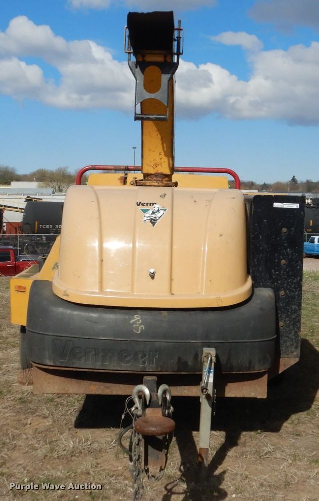 image for item HE9641 Vermeer BC1400XL  wood chipper