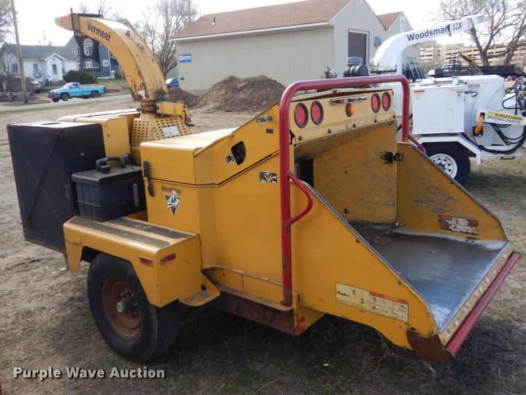image for item HE9641 Vermeer BC1400XL  wood chipper