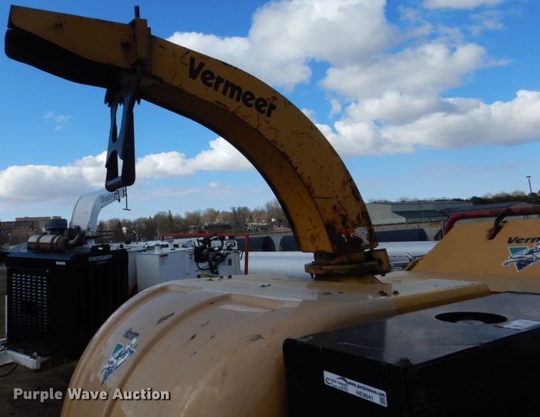 image for item HE9641 Vermeer BC1400XL  wood chipper
