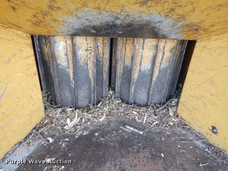 image for item HE9641 Vermeer BC1400XL  wood chipper