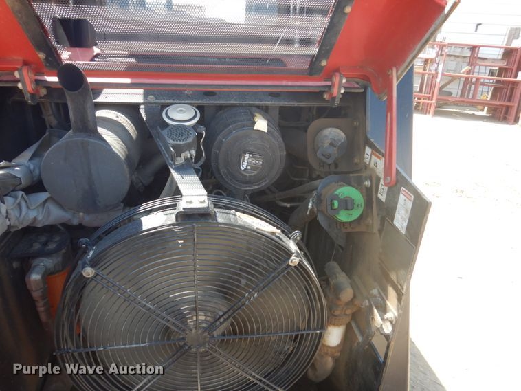 image for item HE9646 Takeuchi TS70R  skid steer loader