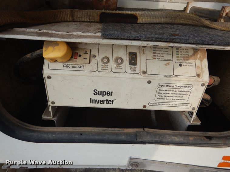 image for item HE9682 2002 International 7400  digger derrick truck