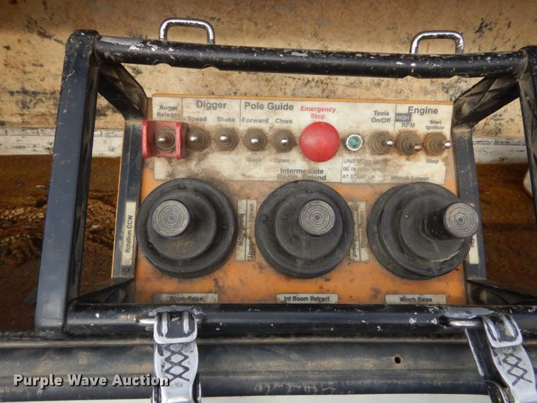 image for item HE9682 2002 International 7400  digger derrick truck