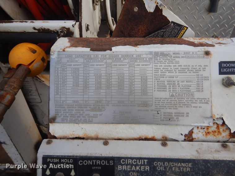 image for item HE9682 2002 International 7400  digger derrick truck