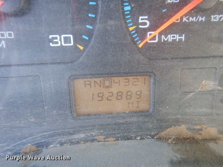 image for item HE9682 2002 International 7400  digger derrick truck