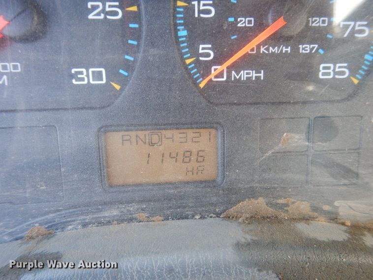 image for item HE9682 2002 International 7400  digger derrick truck