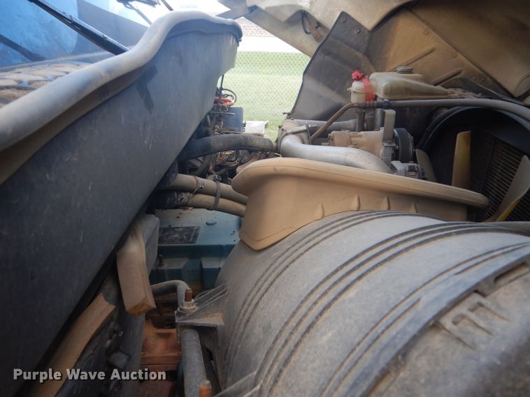 image for item HE9682 2002 International 7400  digger derrick truck