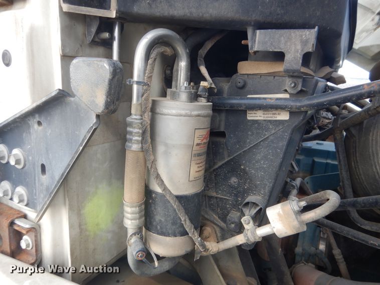 image for item HE9682 2002 International 7400  digger derrick truck