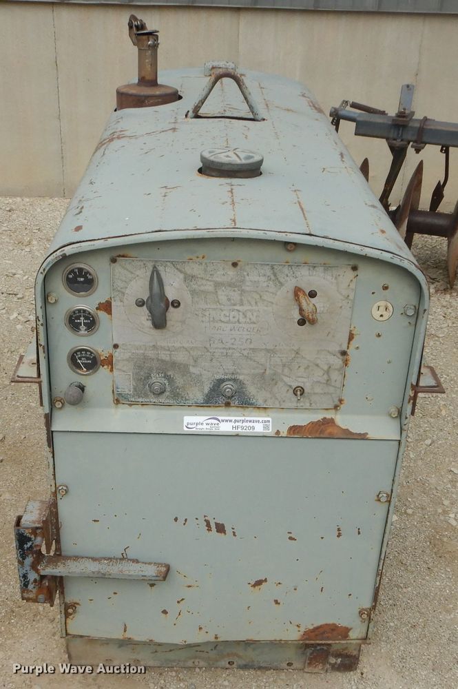 image for item HF9209 Lincoln SA250D3 152  welder