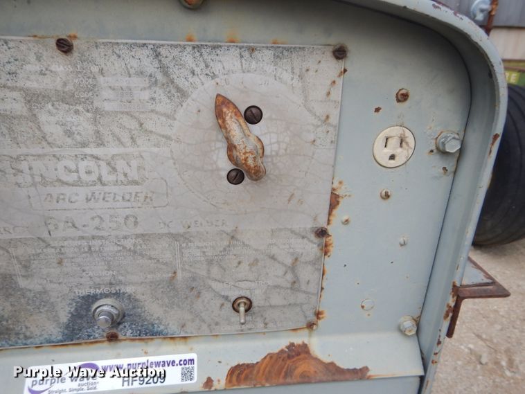 image for item HF9209 Lincoln SA250D3 152  welder