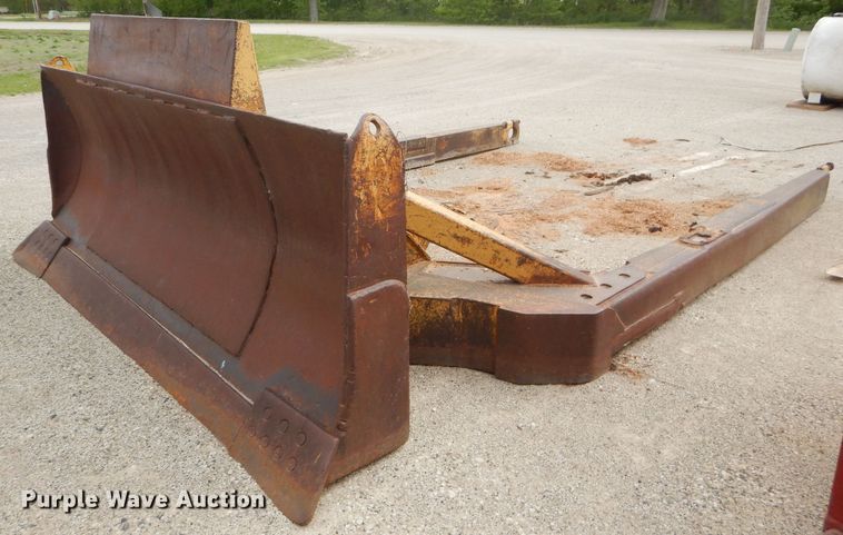 image for item HF9213 Caterpillar D8L  127"W dozer blade