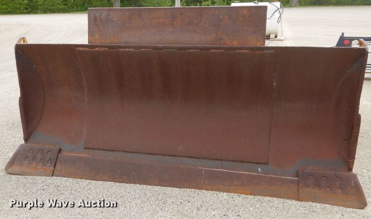 image for item HF9213 Caterpillar D8L  127"W dozer blade