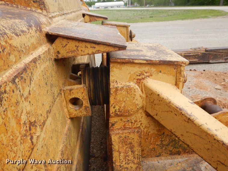 image for item HF9213 Caterpillar D8L  127"W dozer blade