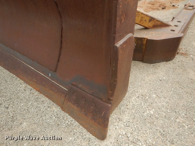 image for item HF9213 Caterpillar D8L  127"W dozer blade