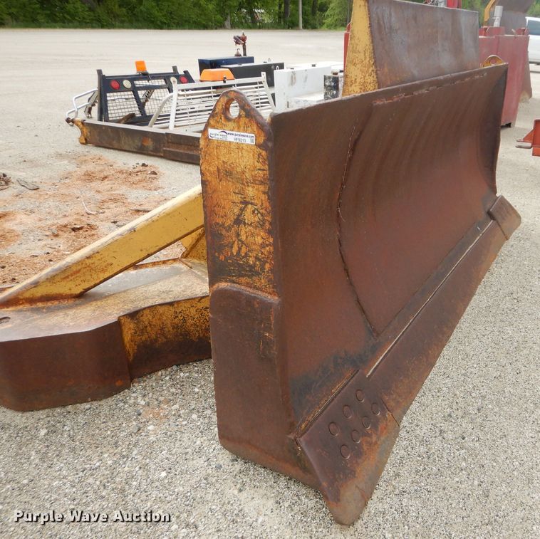 image for item HF9213 Caterpillar D8L  127"W dozer blade