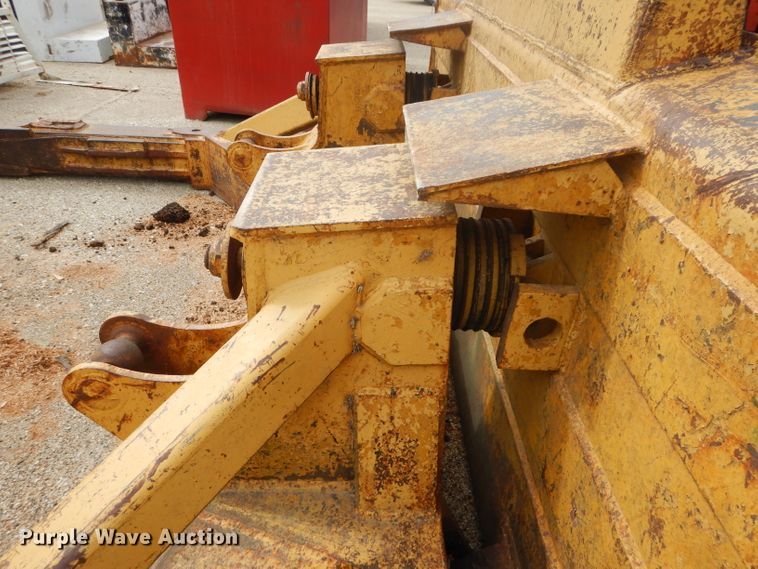 image for item HF9213 Caterpillar D8L  127"W dozer blade