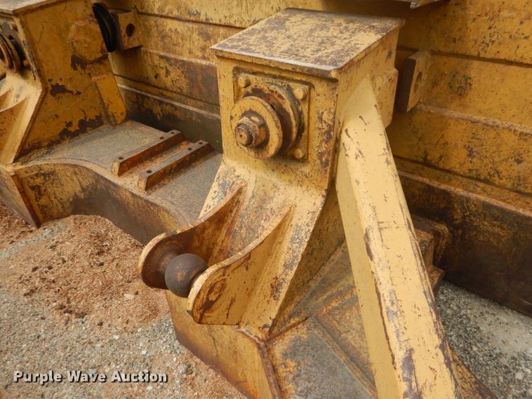 image for item HF9213 Caterpillar D8L  127"W dozer blade