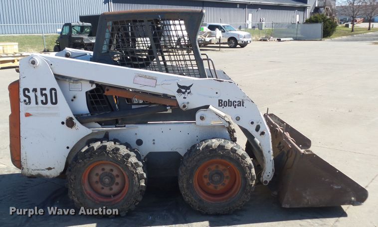 image for item HF9845 2004 Bobcat S150  skid steer loader