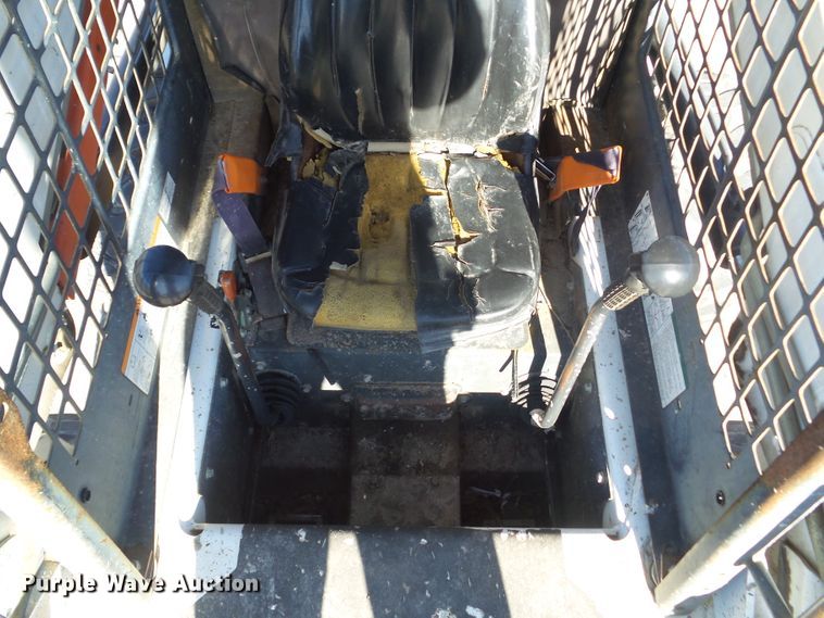 image for item HF9845 2004 Bobcat S150  skid steer loader