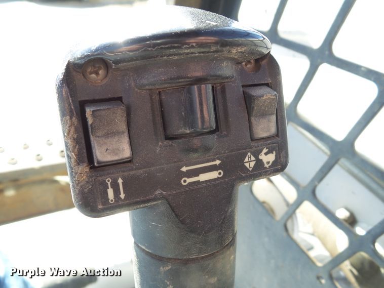 image for item HF9845 2004 Bobcat S150  skid steer loader