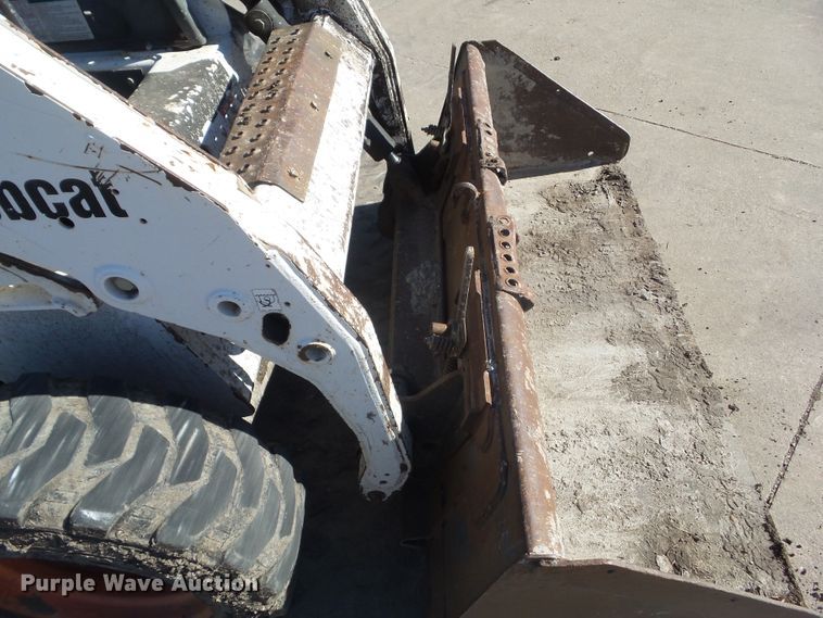 image for item HF9845 2004 Bobcat S150  skid steer loader