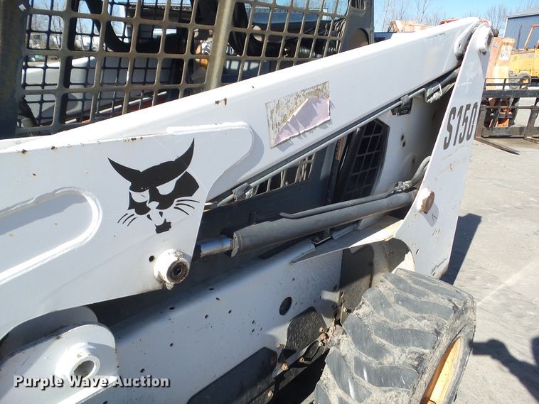 image for item HF9845 2004 Bobcat S150  skid steer loader